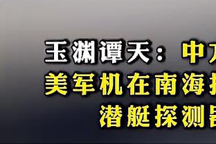 世界名画！？重温经典：梅西领取世界杯金球奖时亲吻大力神杯